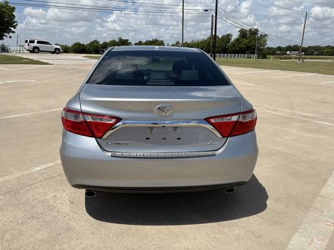 Used 2017 Toyota Camry XLE FWD image 4