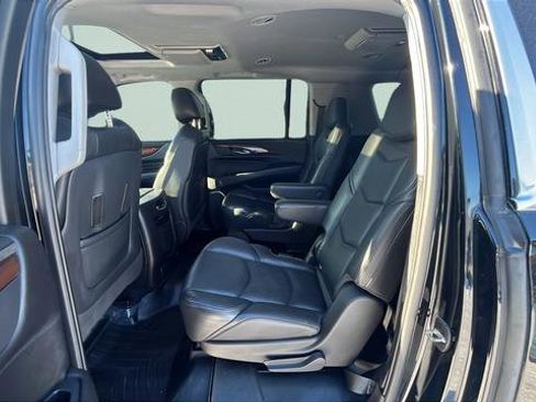 Used 2018 Cadillac Escalade ESV Luxury image 22