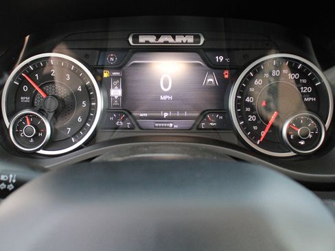 New 2026 RAM 1500 Laramie AWD/4WD image 18