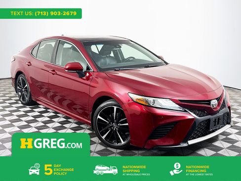 Used 2018 Toyota Camry XSE image 1