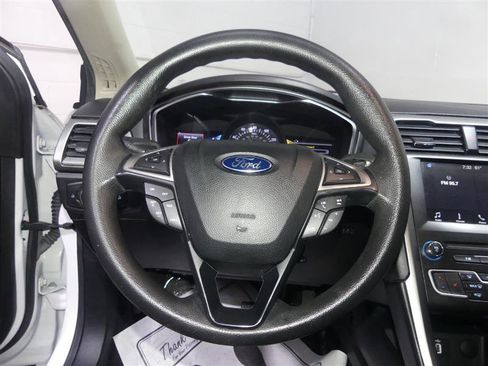 Used 2017 Ford Fusion SE w/ Fusion SE Technology Package image 29