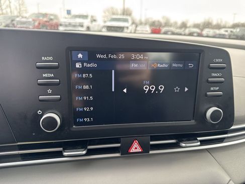 Used 2024 Hyundai Elantra SE FWD image 16