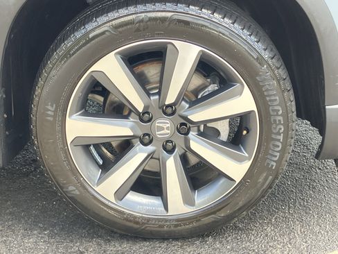 Used 2025 Honda Pilot Touring image 13