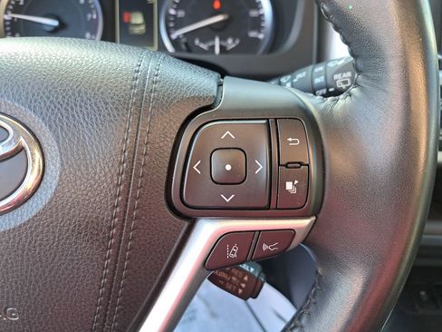 Used 2018 Toyota Highlander XLE image 21