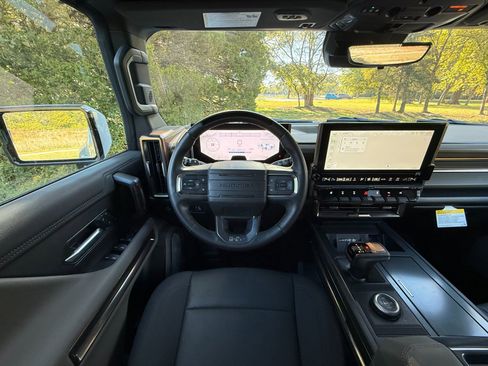 Used 2025 GMC Hummer EV 2X w/ Extreme Off-Road Package image 29