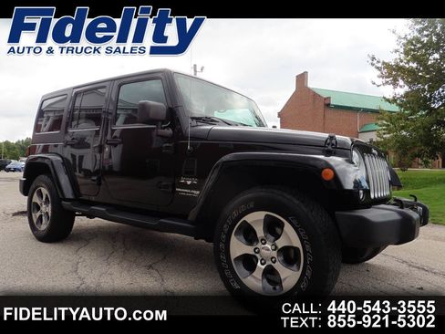 Used 2018 Jeep Wrangler Unlimited Sahara w/ Connectivity Group AWD/4WD image 1