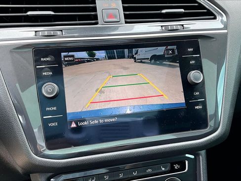 Used 2020 Volkswagen Tiguan SEL FWD image 17