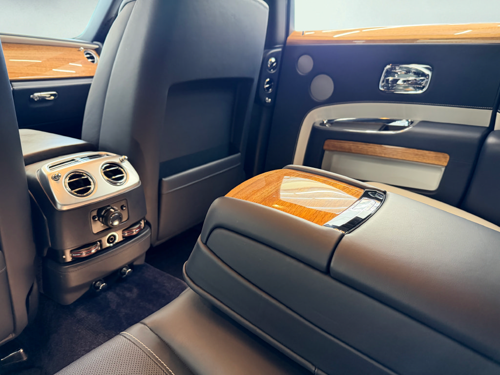 Used 2019 Rolls-Royce Ghost RWD image 60
