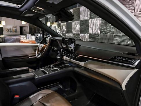 Used 2021 Toyota Sienna Platinum image 15