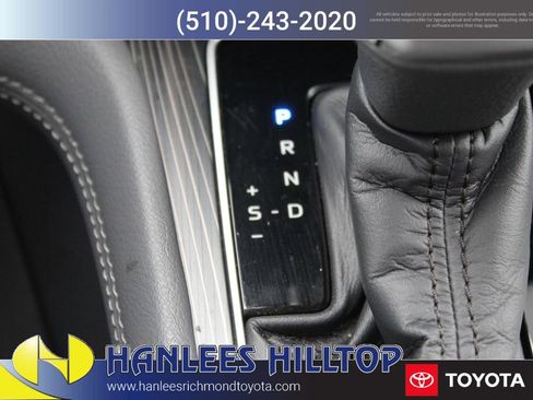 Used 2021 Toyota Sienna Limited image 27