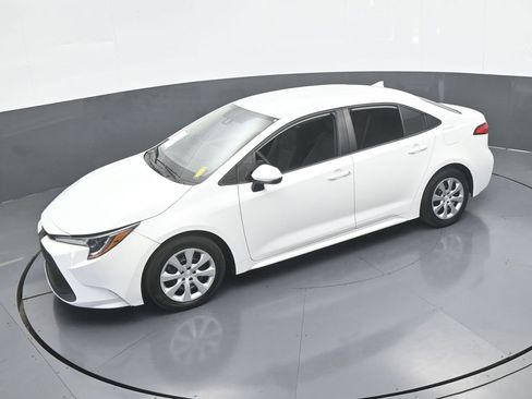 Used 2022 Toyota Corolla LE image 43