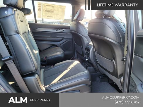 New 2025 Jeep Grand Cherokee L Altitude image 13