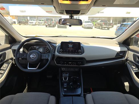 Used 2023 Nissan Rogue SV image 18