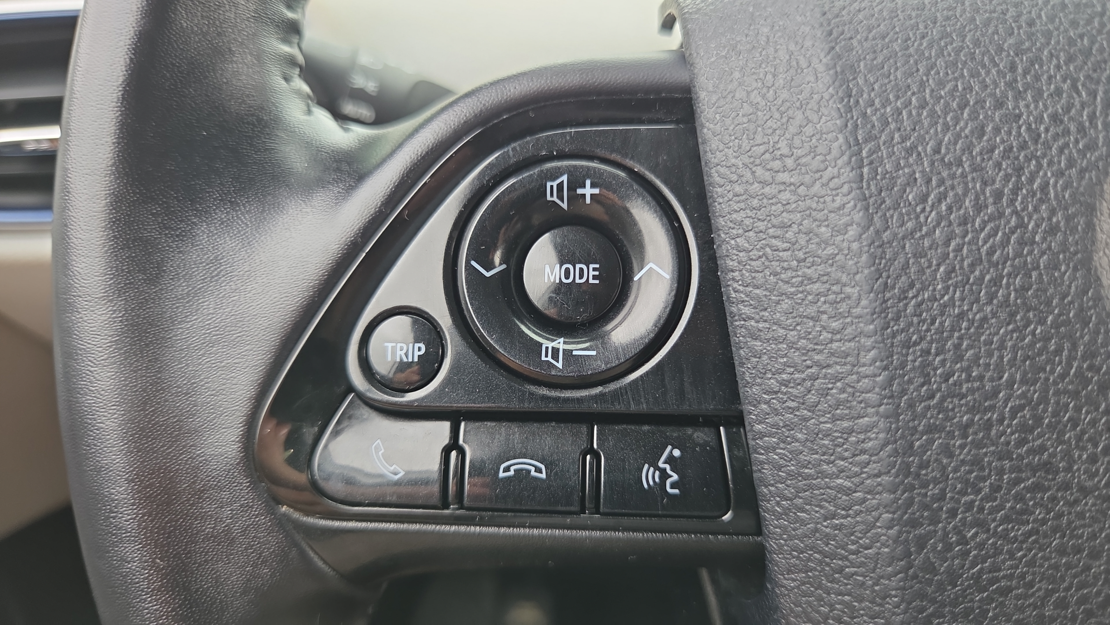 Used 2020 Toyota Prius Limited FWD image 25