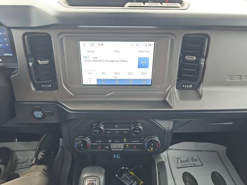 Used 2022 Ford Bronco Outer Banks AWD/4WD image 17
