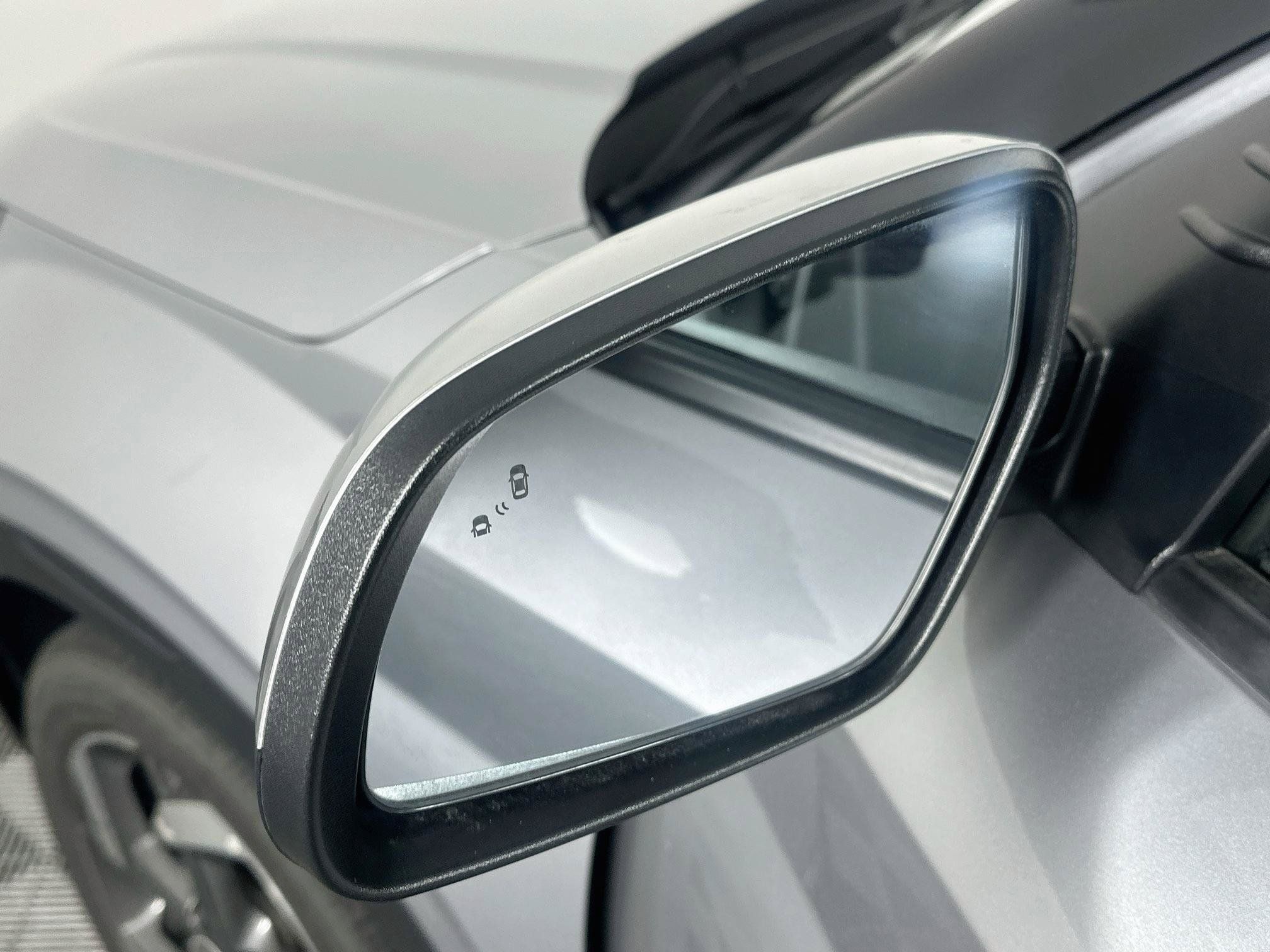 Used 2025 Hyundai Venue SEL FWD image 16
