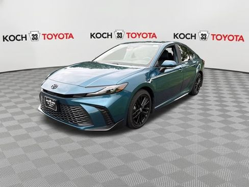 Used 2025 Toyota Camry SE w/ Convenience Package FWD image 3