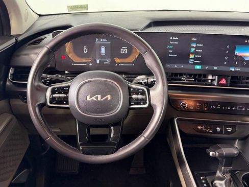 Used 2025 Kia Carnival image 13