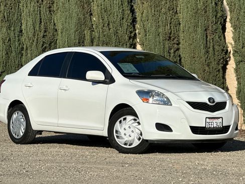 Used 2012 Toyota Yaris Sedan image 2
