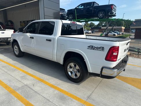 Used 2025 RAM 1500 Big Horn AWD/4WD image 2