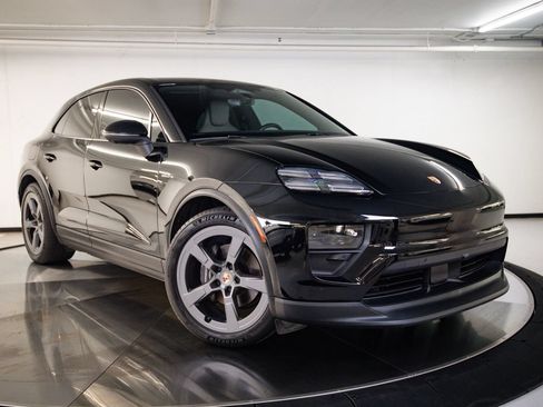 Certified 2024 Porsche Macan 4 Electric AWD/4WD image 9