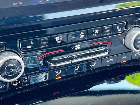 Certified 2022 Jeep Grand Cherokee L Overland w/ Advanced Protech Group III image 21