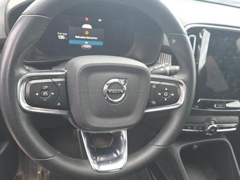 Used 2023 Volvo XC40 B5 Plus image 8