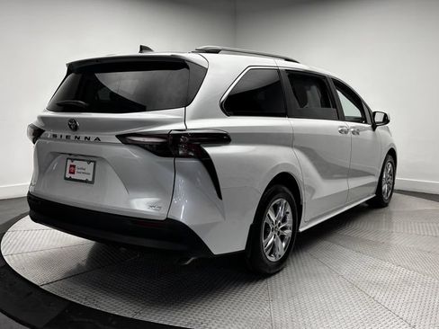 Used 2026 Toyota Sienna XLE FWD image 45