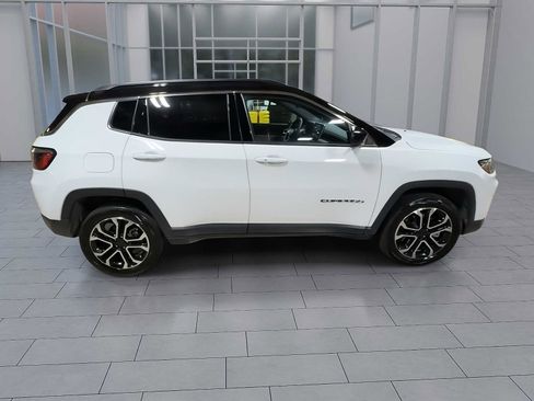 Used 2023 Jeep Compass Limited image 9