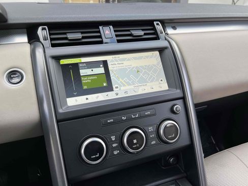 Used 2020 Land Rover Discovery Landmark image 9