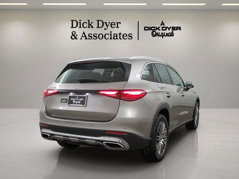 Used 2024 Mercedes-Benz GLC 300 4MATIC image 3