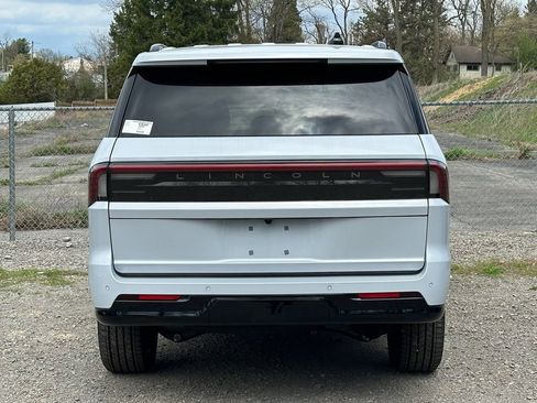 New 2026 Lincoln Navigator Reserve w/ Jet Appearance Package AWD/4WD image 4