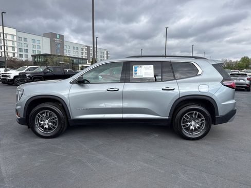 Used 2025 GMC Acadia Elevation image 6