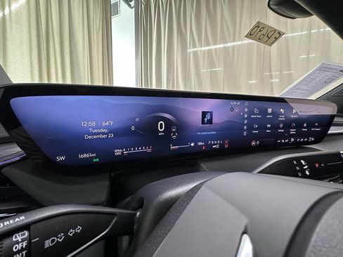 Certified 2025 Buick Enclave Preferred image 31