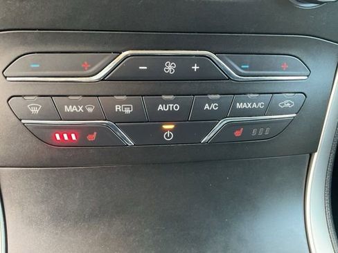 Used 2020 Ford Edge SEL image 20