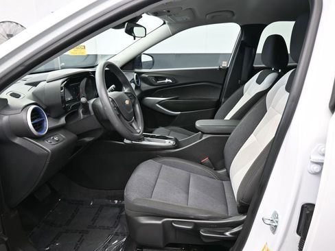 Used 2024 Chevrolet Trax LS FWD image 11