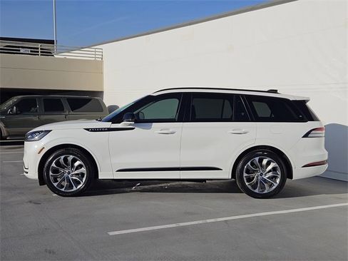 New 2026 Lincoln Aviator Premiere w/ Jet Appearance Package image 4
