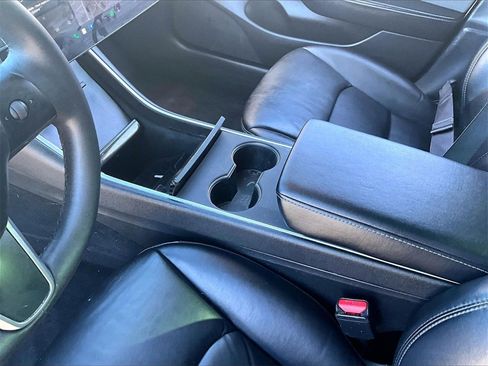 Used 2020 Tesla Model 3 Standard Range image 12
