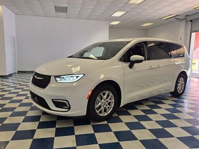 Used 2023 Chrysler Pacifica Touring-L