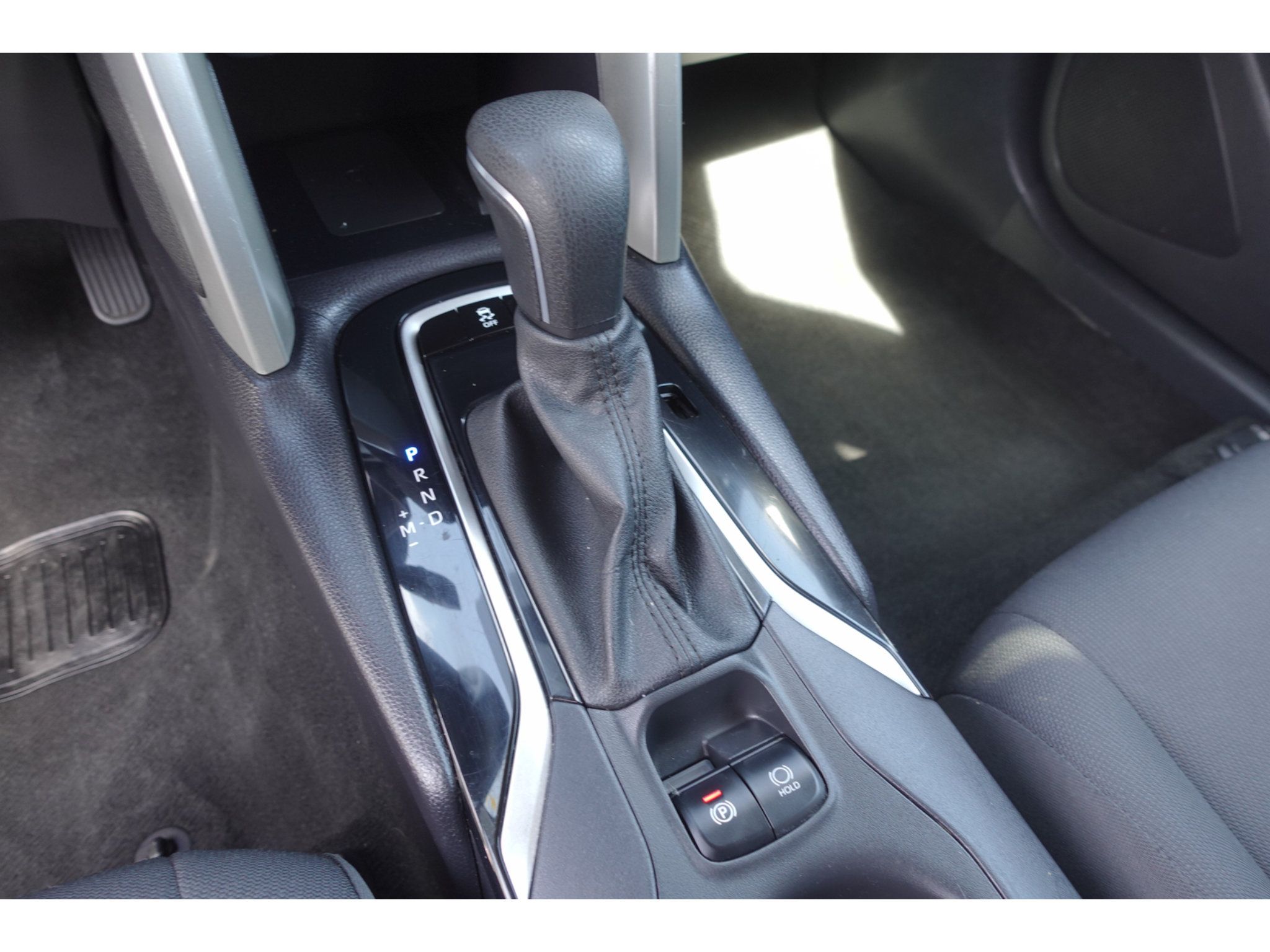 Used 2022 Toyota Corolla Cross LE AWD/4WD image 18