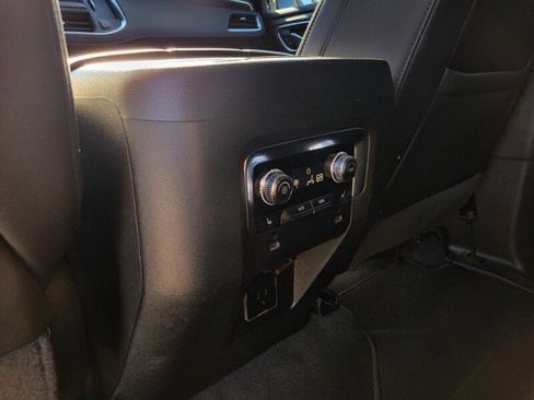 Used 2024 GMC Yukon XL SLT w/ SLT Premium Package image 31