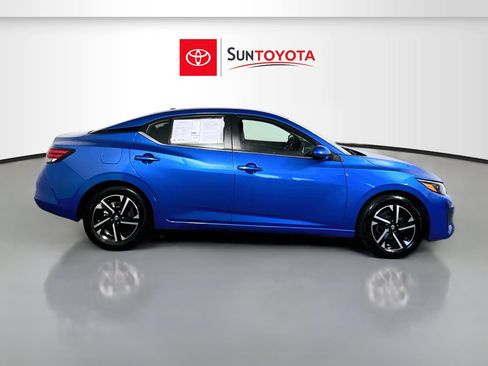 Used 2024 Nissan Sentra SV FWD image 2