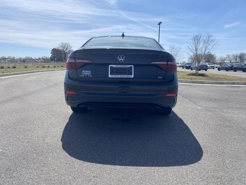 Used 2024 Volkswagen Jetta SE image 4