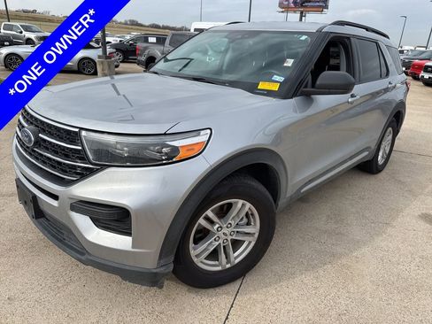 Used 2021 Ford Explorer XLT image 1