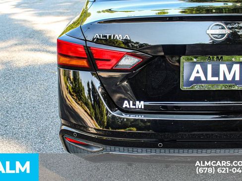 Used 2025 Nissan Altima 2.5 SV FWD image 11