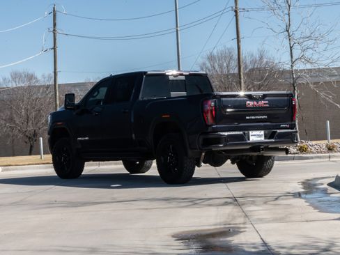 Used 2024 GMC Sierra 2500 AT4 w/ AT4 Premium Plus Package image 3