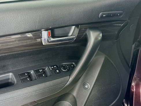 Used 2012 Kia Sorento SX w/ SX Premium Pkg image 19