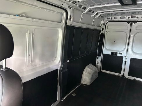 Used 2025 RAM ProMaster 2500 w/ Convenience Group FWD image 14