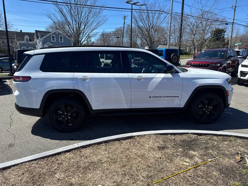 Used 2023 Jeep Grand Cherokee L Laredo AWD/4WD image 7