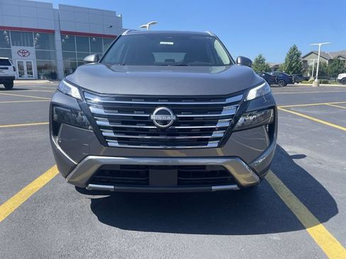 Used 2026 Nissan Rogue SL FWD image 11